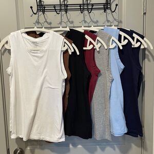 Bundle of 9 Easy Standard Crew Neck Tanks, size L